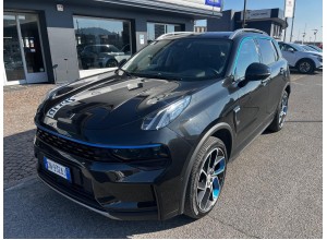 LYNK & CO 01  1500 BENZ  PLUG-IN HYBRID